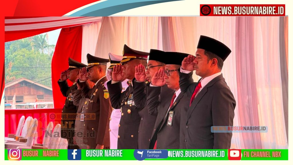 Wakapolres Nabire Hadiri Khidmatnya Upacara Penurunan Bendera HUT RI ke-81 (Foto: HUmas Polres Nabire)