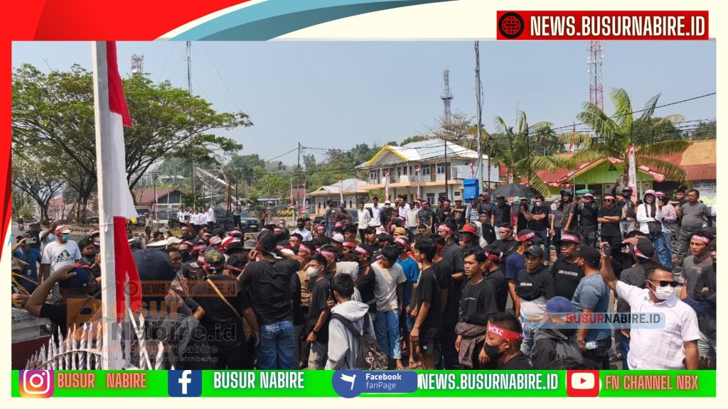 Kapolres Nabire AKBP Samuel D Tatiratu Dilempari Massa, Sidang Kasus CKC Sempat Diwarnai Kericuhan (Foto: BusurNabire)