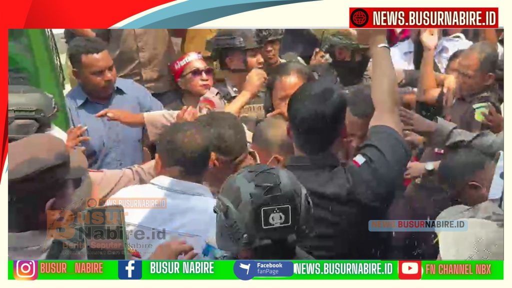 Menegangkan! AWS Sempat Dipukul dan Disiram Air Mineral Usai Sidang Perdana (Foto: BusurNabire)