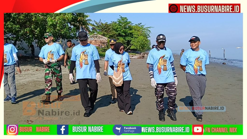 Bukan Aksi Demo, Pantai Nabire Diserbu Ratusan Massa Bawa Misi Lingkungan (Foto: BusurNabire)