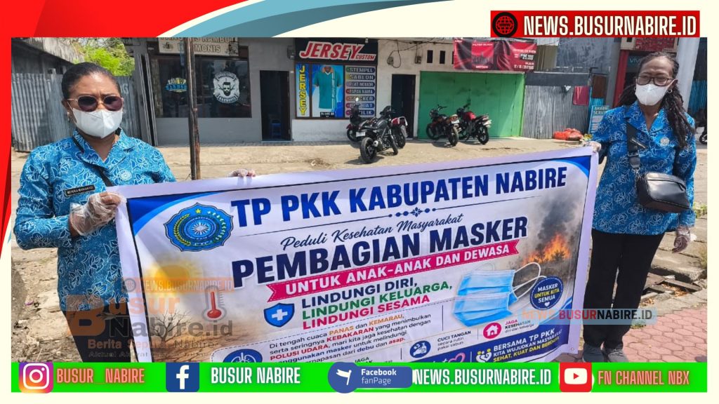 TP PKK Nabire Bagikan Masker dan Air Mineral Peduli Kesehatan Warga (Foto: BusurNabire)