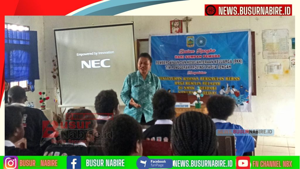 TP PKK Papua Tengah Edukasi Pelajar SMAK Aweidabi Deiyai tentang Bahaya Pergaulan Bebas (Foto: BusurNabire)